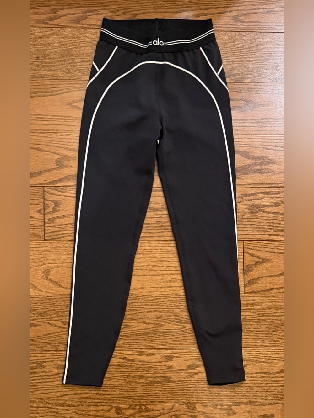 ALO Airbrush High-Waist Heart Throb Legging - Picture 5 of 7